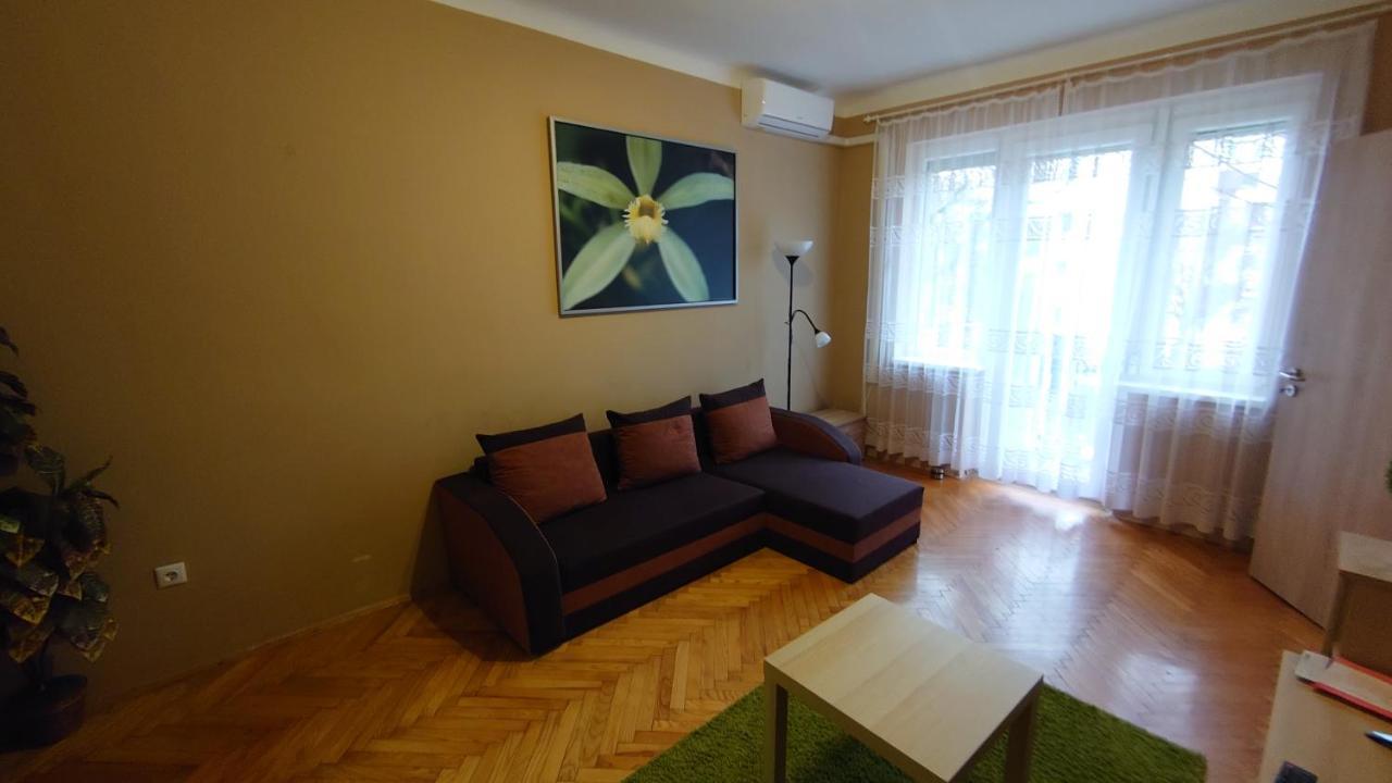Koroesi Apartman เปตช์ ภายนอก รูปภาพ