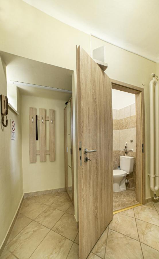 Koroesi Apartman เปตช์ ภายนอก รูปภาพ